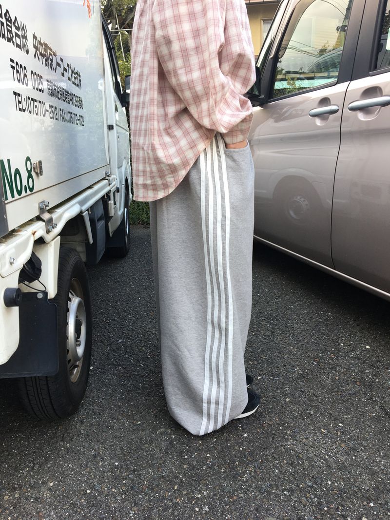 Curved track pants
