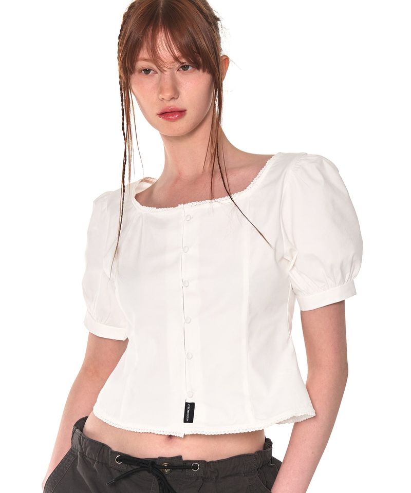 ZIZEMUSEUM(ジゼミュージアム)の「PUFF BUTTON BLOUSE (WHITE)(Tops)」