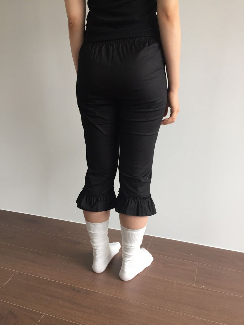 Frilled hem capri pants (1color)