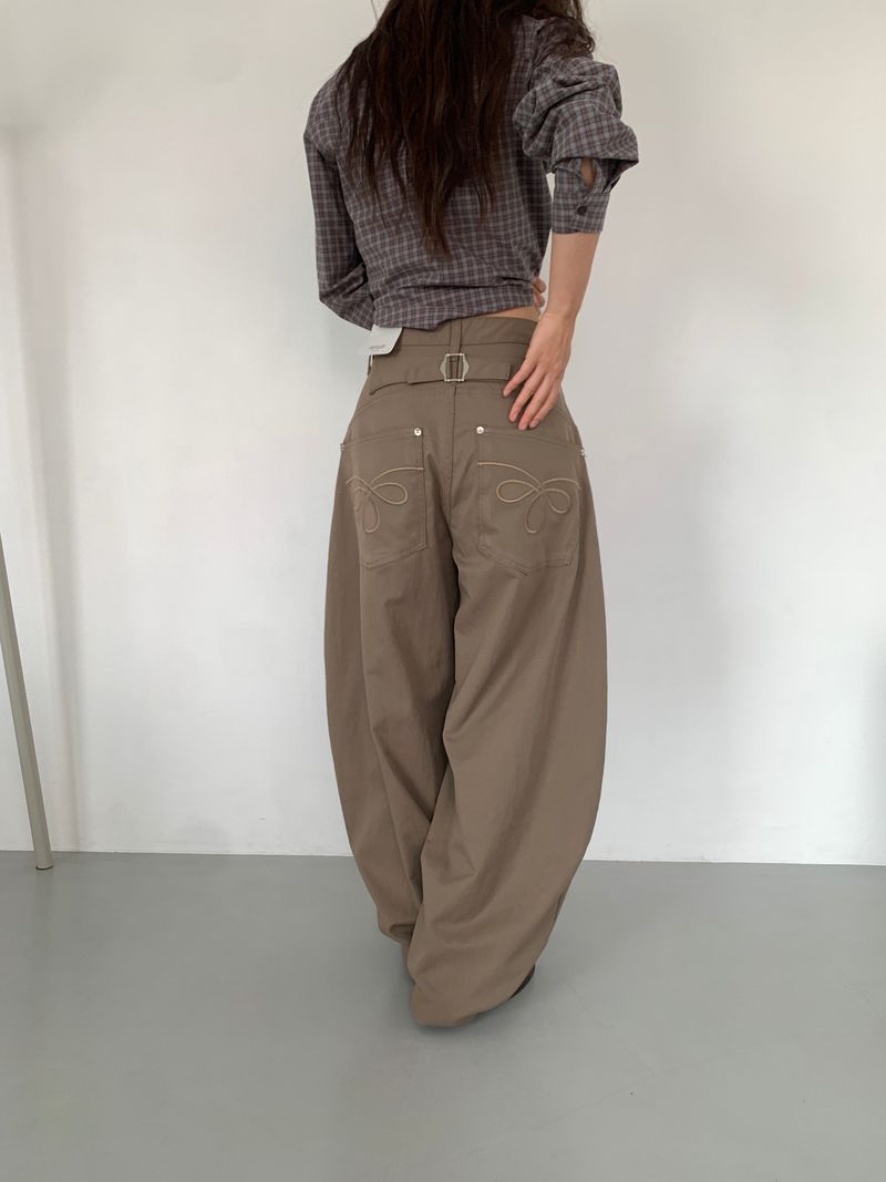 EMBO BACK BIJO CURVED PANTS (3C)