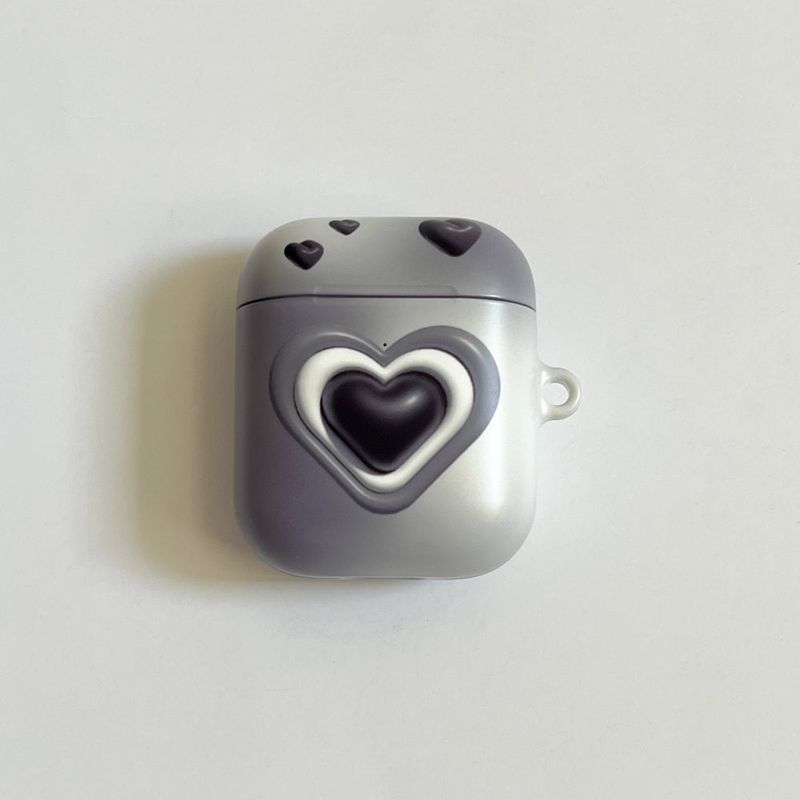 a3b3（エースリービースリー）の「Heart Black (Airpods Matt Case)（Smartphone Accessories）」