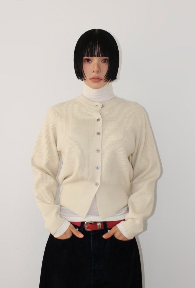 AAKE(アケ)の「ESSENTIAL ROUND KNIT CARDIGAN(Tops)」