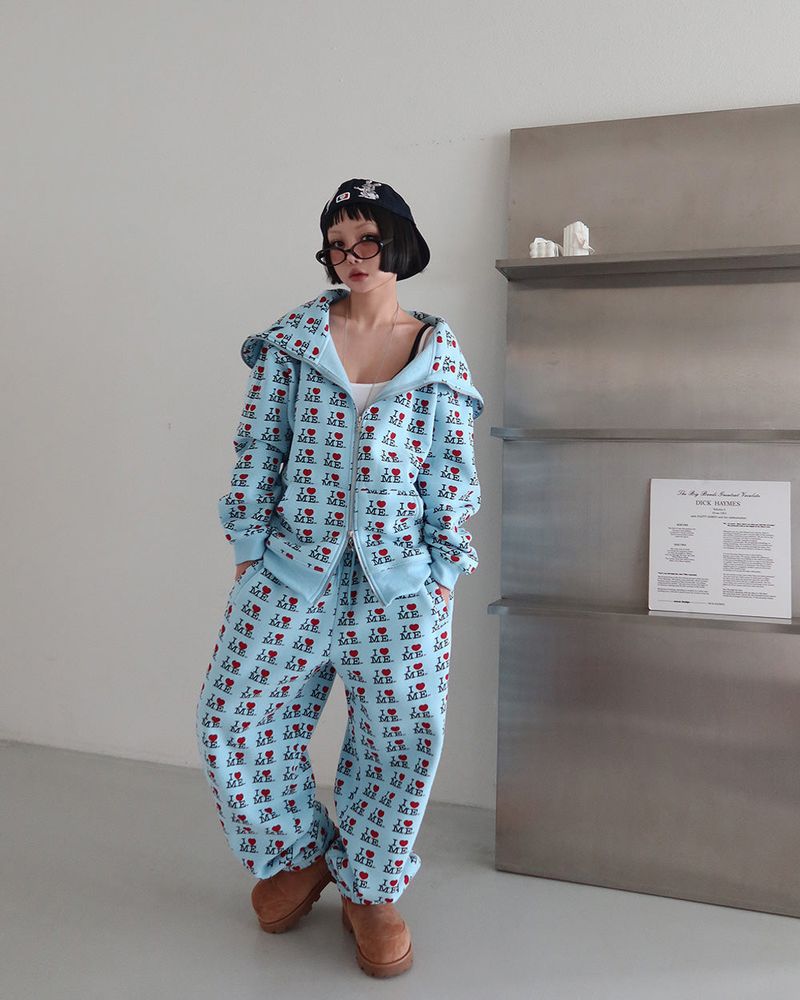 Delight-J（ディライトジェイ）の「I Love Hooded Zip-Up & Jogger Pants Two Piece Set（Setup）」