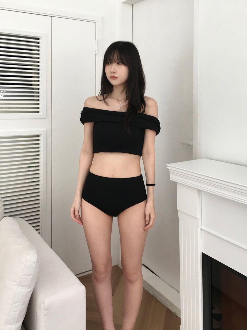 Kitten（キッテン）の「Cuff off-shoulder bikini (one color)（Swimwear）」