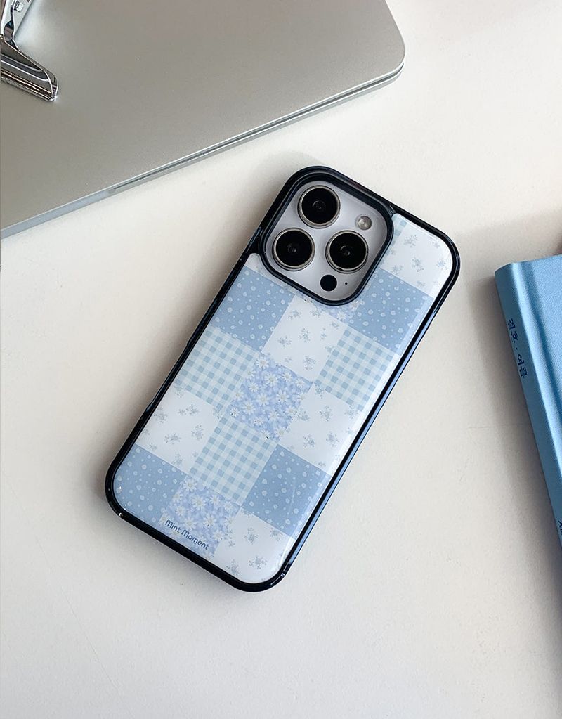 Mint Moment（ミントモーメント）の「[MADE]ブルーパッチ ブラックエポキシバンパー iPhoneケース（Smartphone Accessories）」