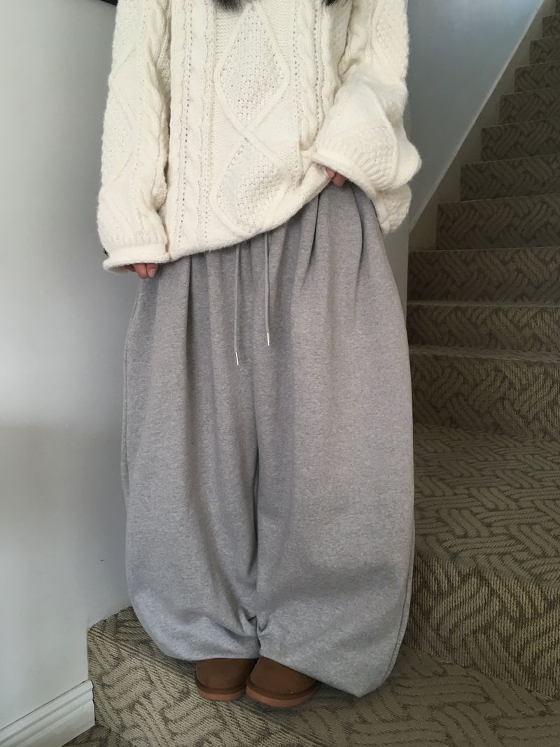 Fleece-lined sweatpants