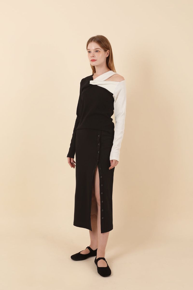 Twist Off Shoulder T-shirt Black