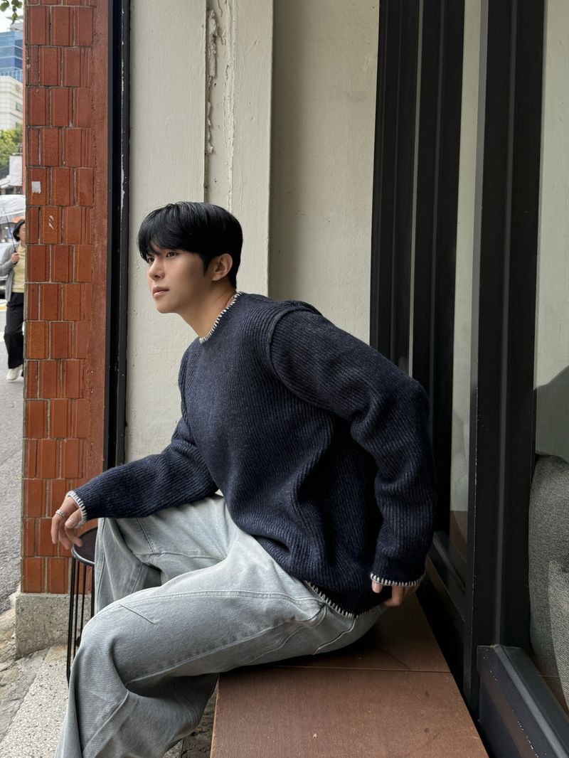 Hoshi line round knitwear