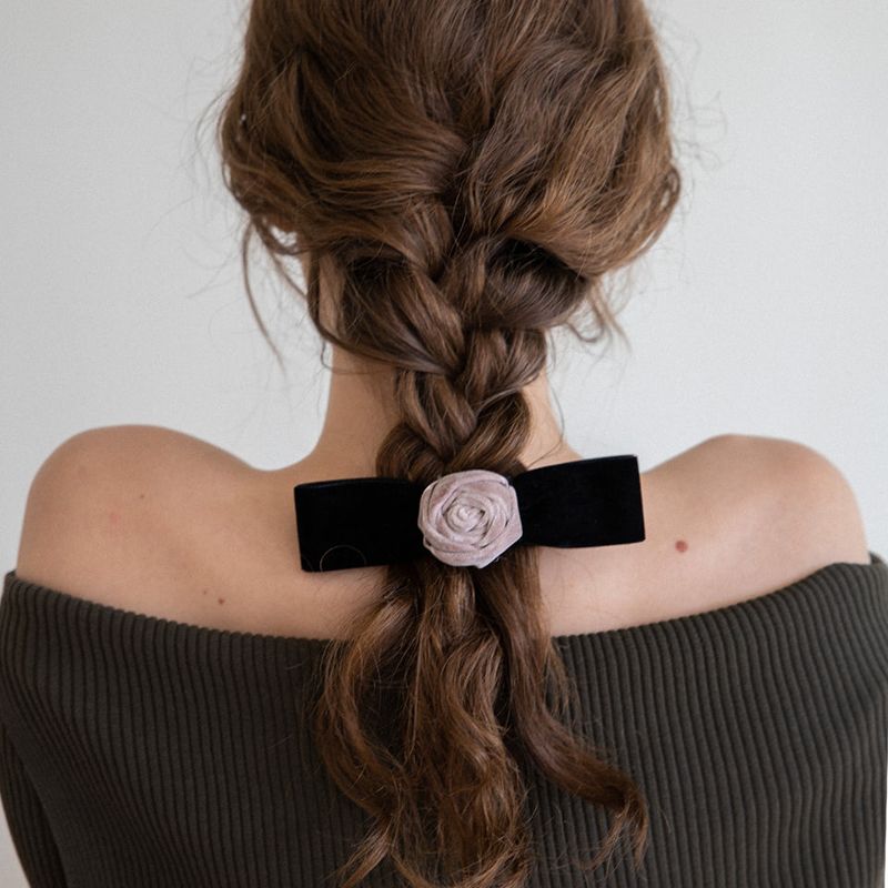 MerryMotive（メリーモチーブ）の「ローズベルベットリボンヘアピン (2colors)（ヘアアクセサリー）」