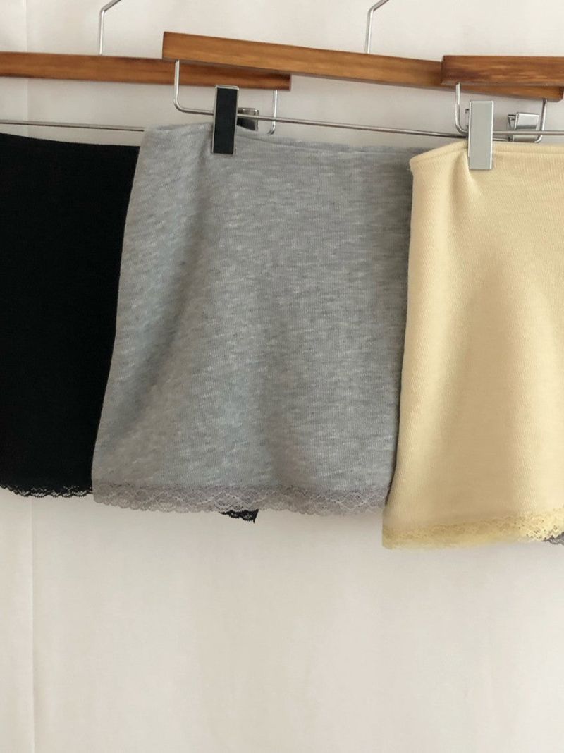 Coming mini lace skirt