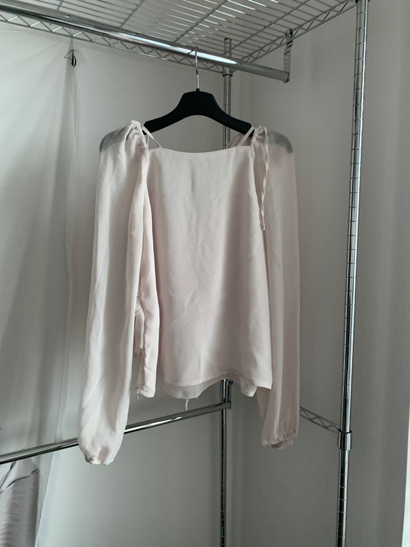 cheek ribbon blouse (2 colors)