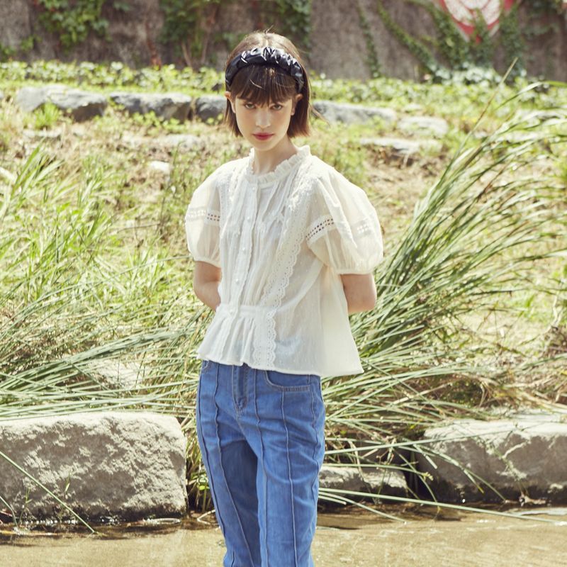 [LINE] Ruffle Lace Tuck Blouse