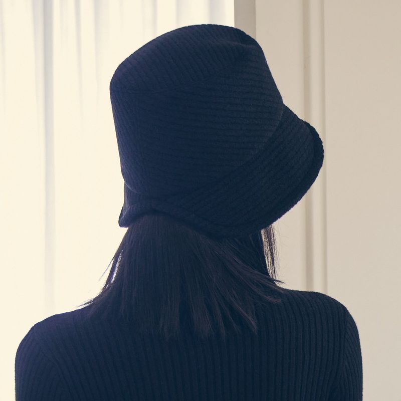 VA Stud Fleece Bonnet Hat / Black