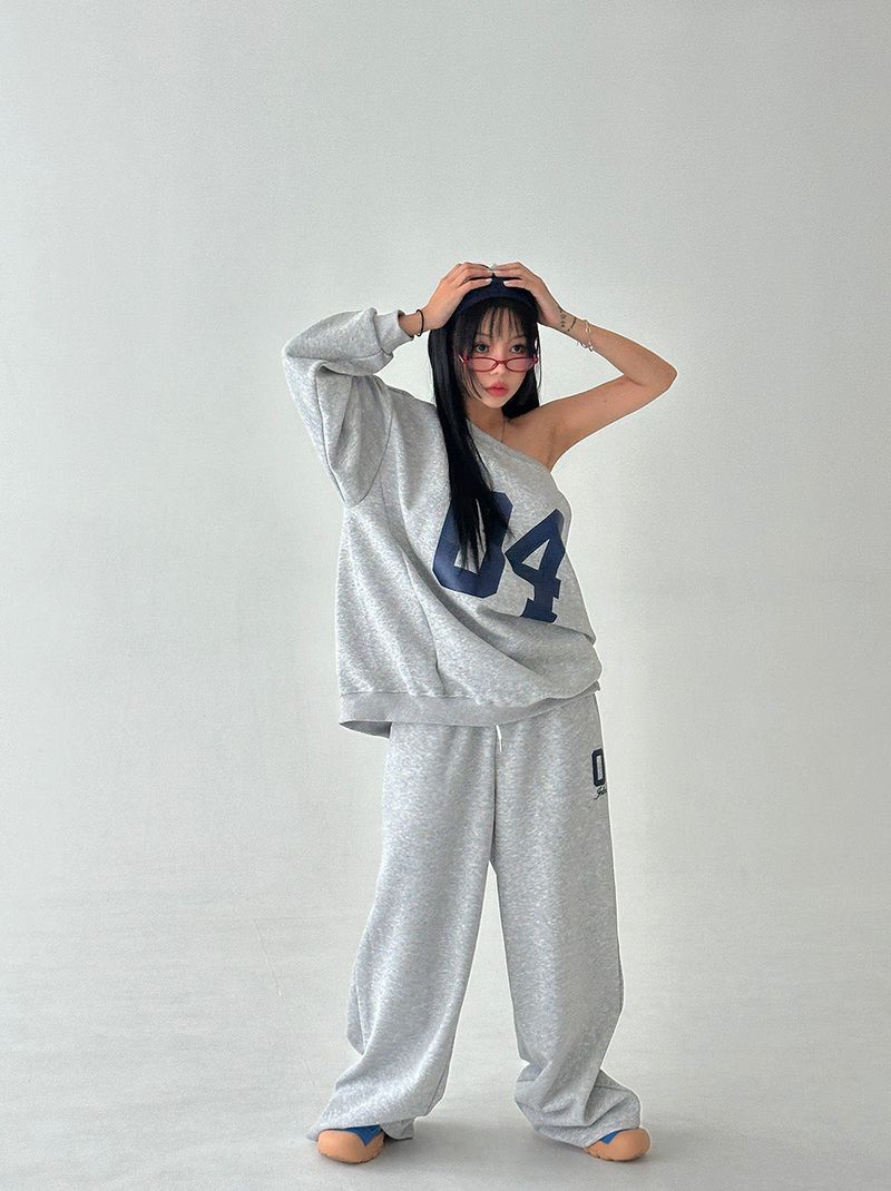 Number off-shoulder oversized fit sweat suit set