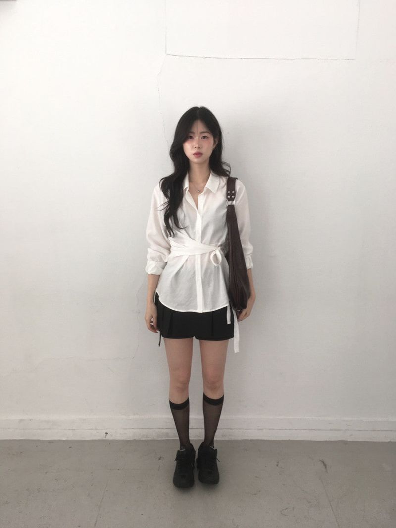 eyelet shoulder bag