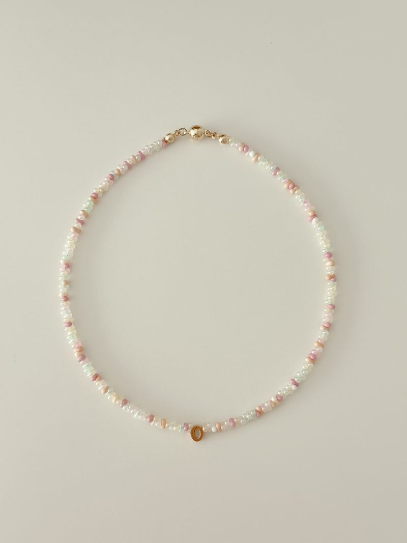 moska.my（モスカ・マイ）の「ジェリーバニービーズイニシャルネックレス（アクセサリー）」