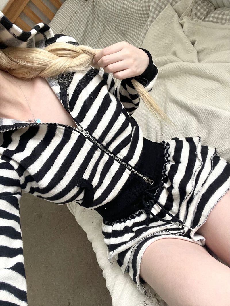 1476. Love stripe crop hood zip-up (2color)