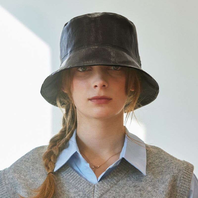 VA Cubic Stud Veganleather Drop Bucket Hat / Black