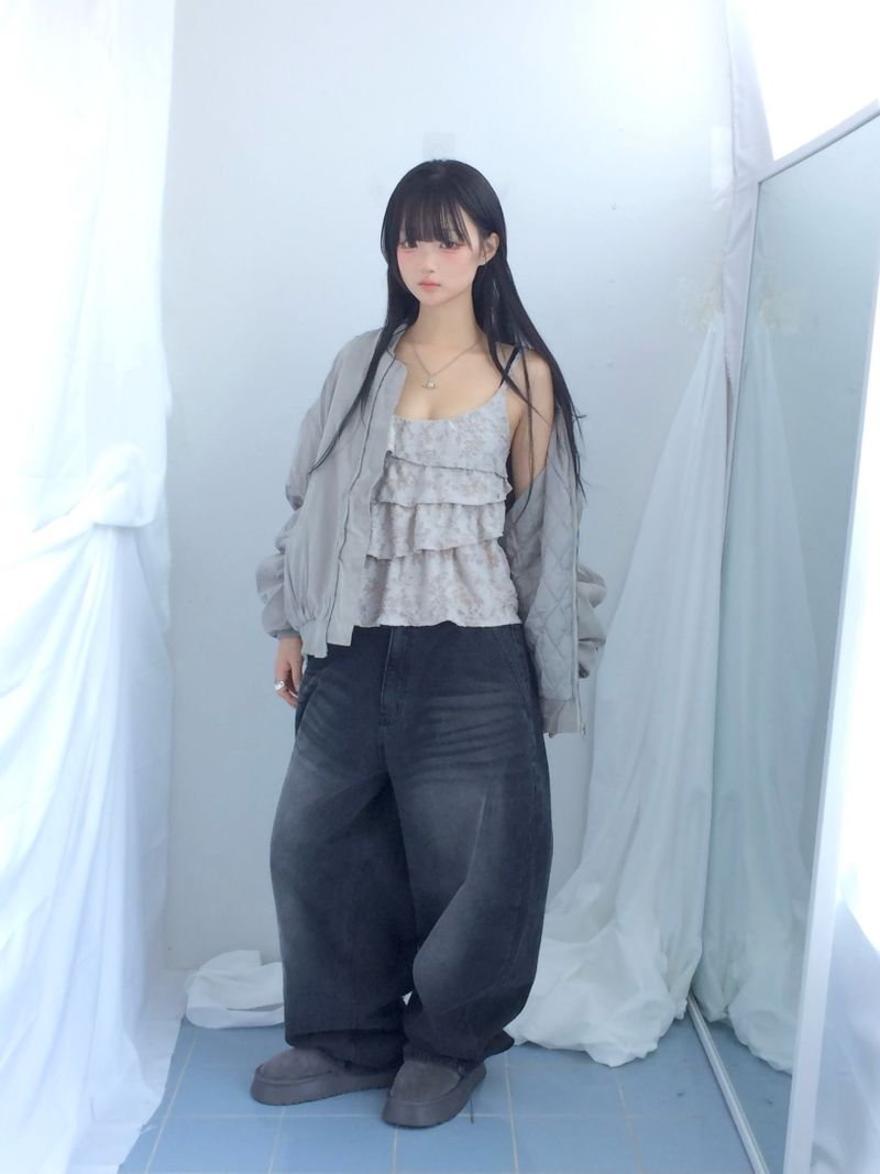 Curved overfit washed denim