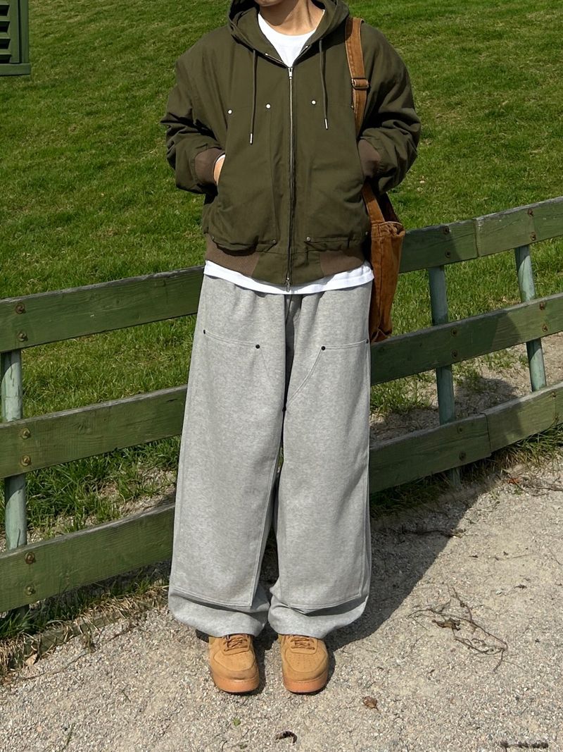 WET DOUBLE KNEE RIVET SWEAT PANTS