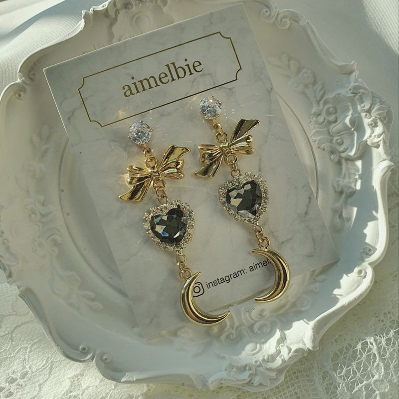 Moon Witch Earring - Black Diamond