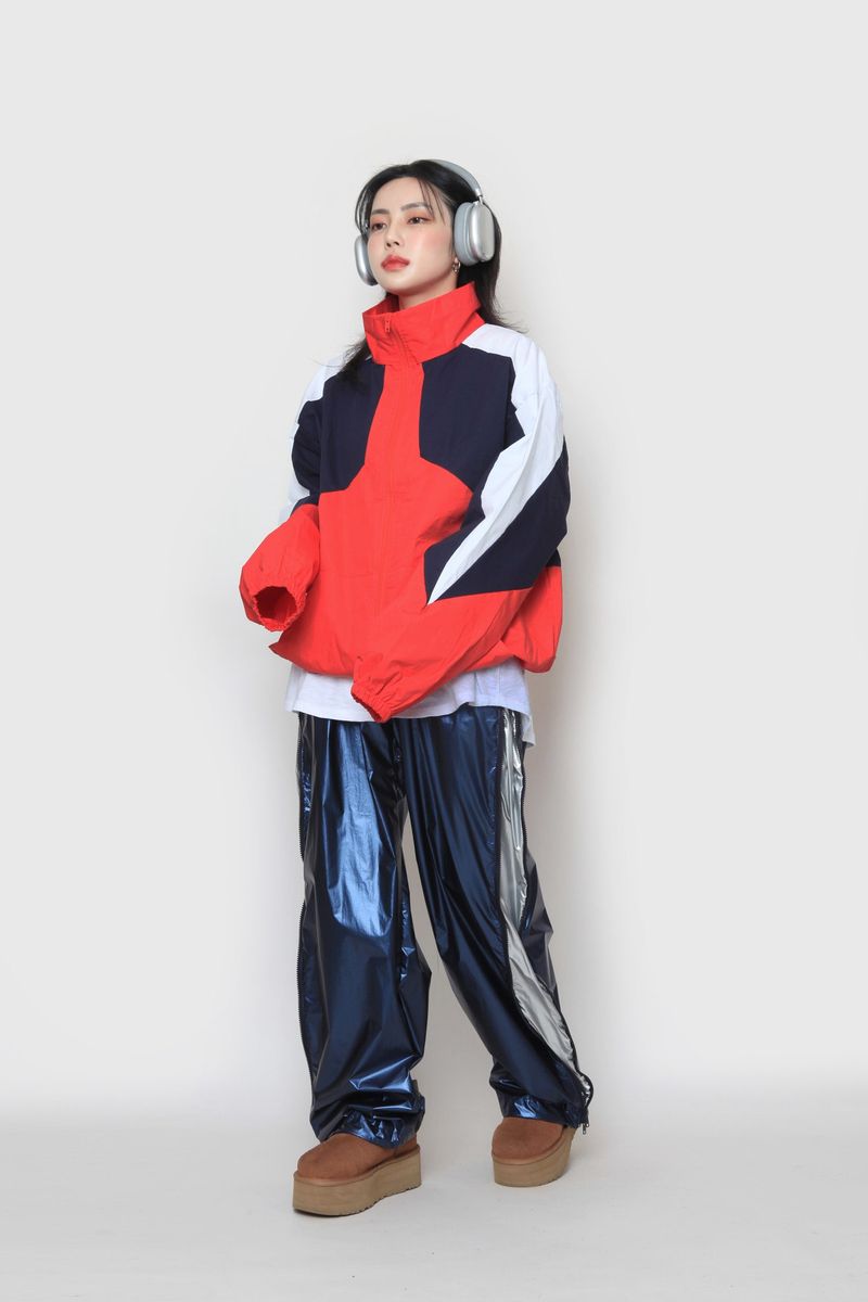 triple-colored zip-up