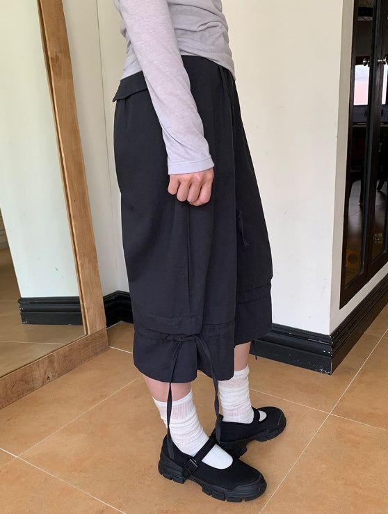Yubiti Strap Bermuda Capri Pants