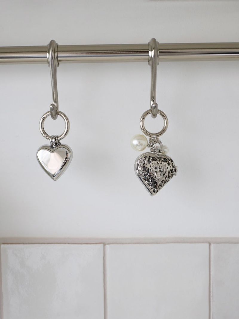 [MADE] Love on clock keyring