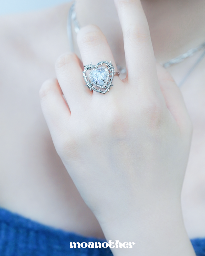moanother（モノアザー）の「[Yena,Minnie,Dahyeon Pick!] Thirsty Heart Cubic Ring（Accessories）」