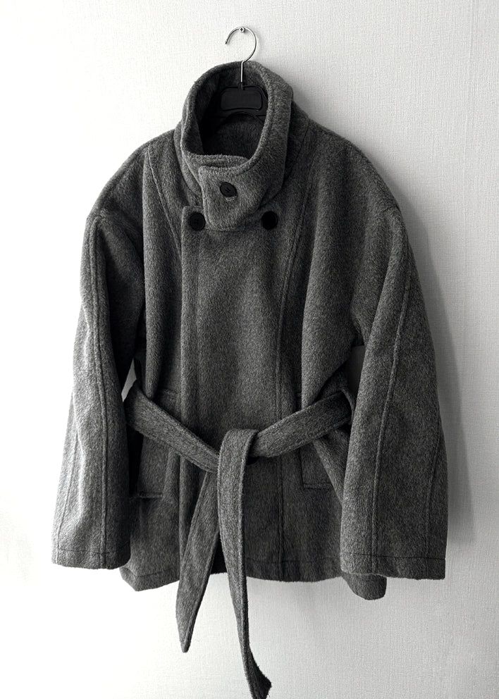 High-neck short strap coat