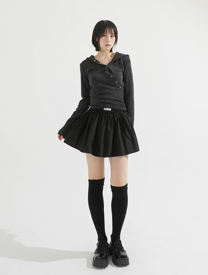 Labeling pleats skirt