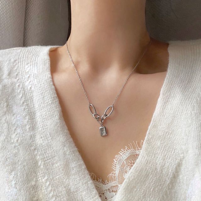 Acer rojo(アセルロジョ)の「bne Shinestar Square Unique Chain Necklace(Accessories)」