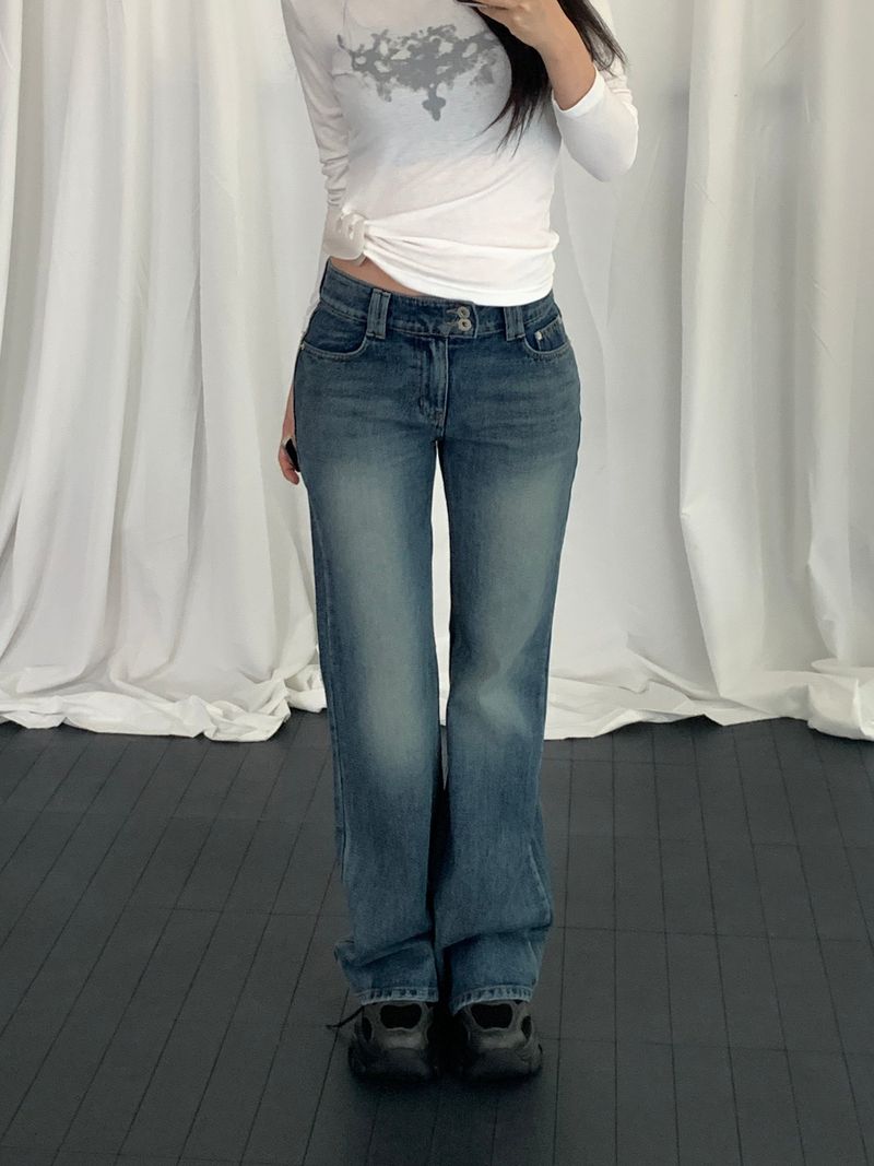ROIA（ロイア）の「ルーシッド ツーボタン ローライズ ブーツカット デニム（パンツ）」