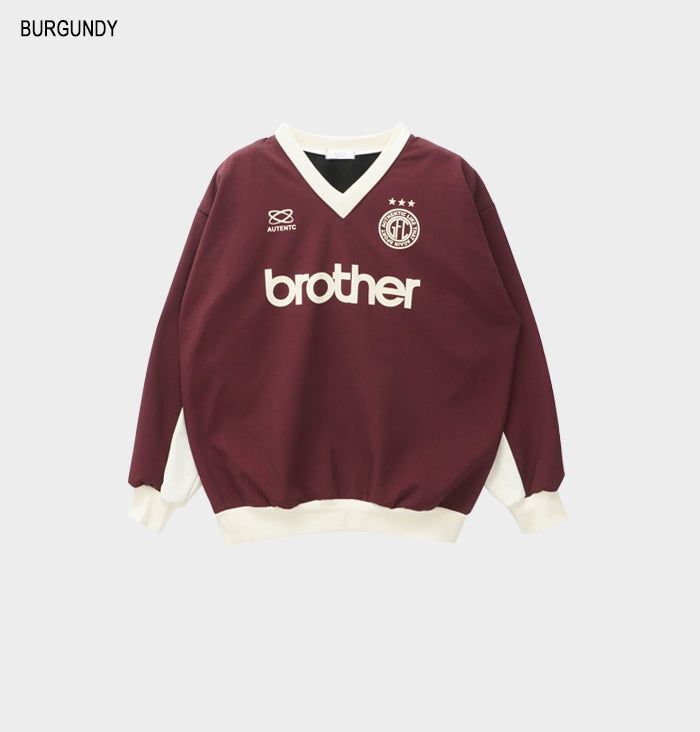 Athletic v-neck nylon sweatshirt