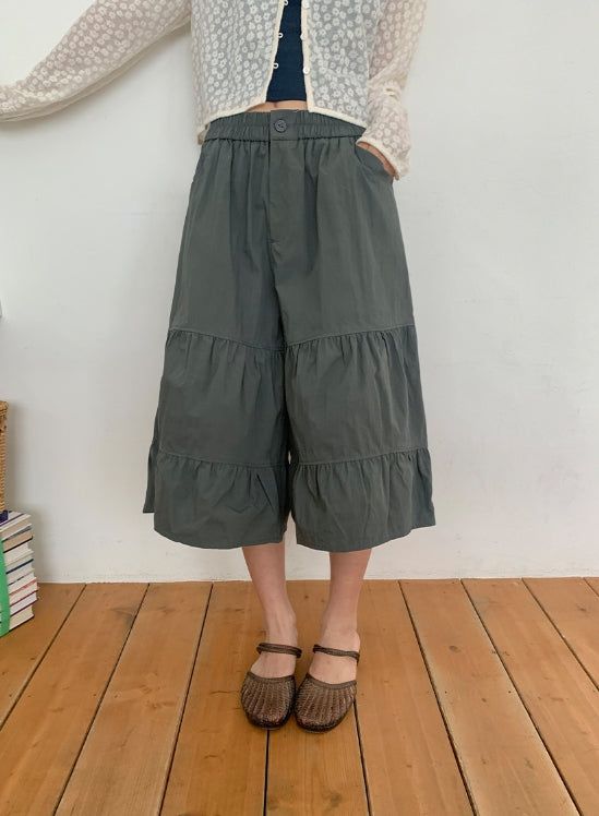 BAON（バオン）の「Leade Shirring Tiered Bermuda Banding Pants（Pants）」