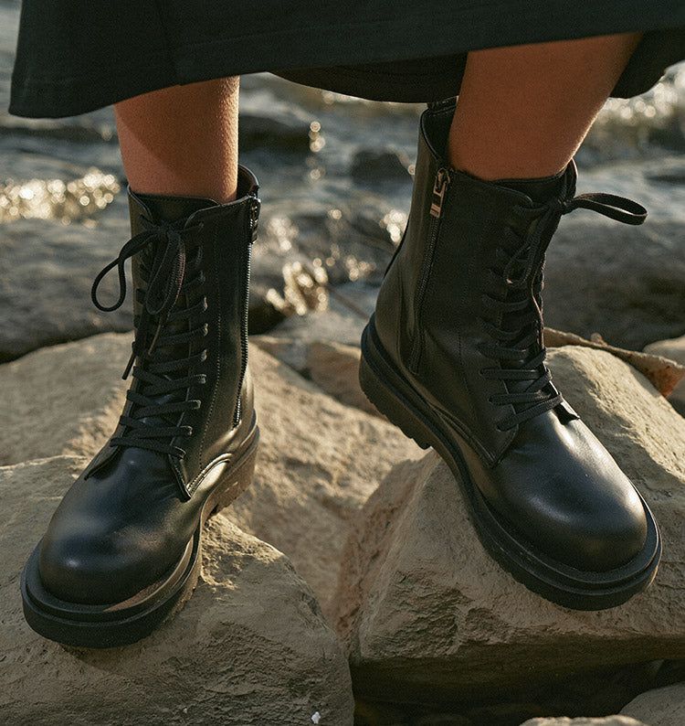 SHOEHI（シューハイ）の「Vianca Lace-up Walker Boots_B1515（Shoes）」