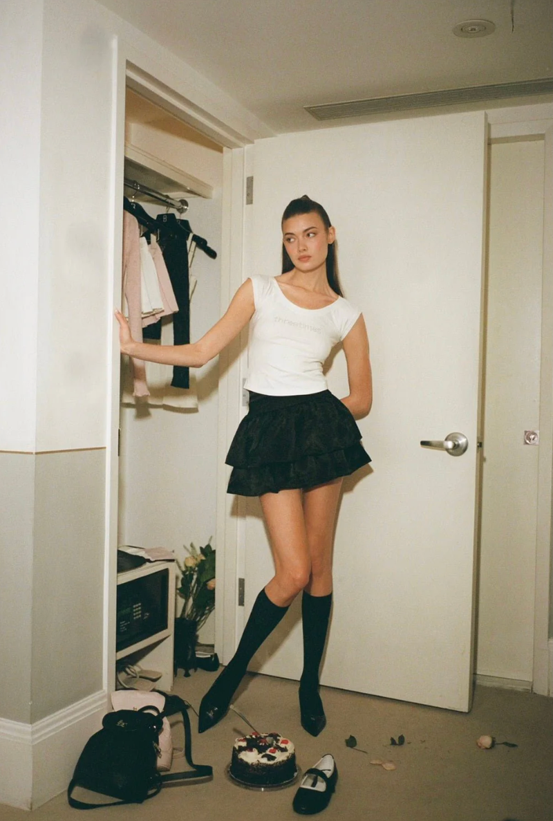 threetimes(スリータイムズ)の「tht rib knee socks - black (Fashion Accessories)」
