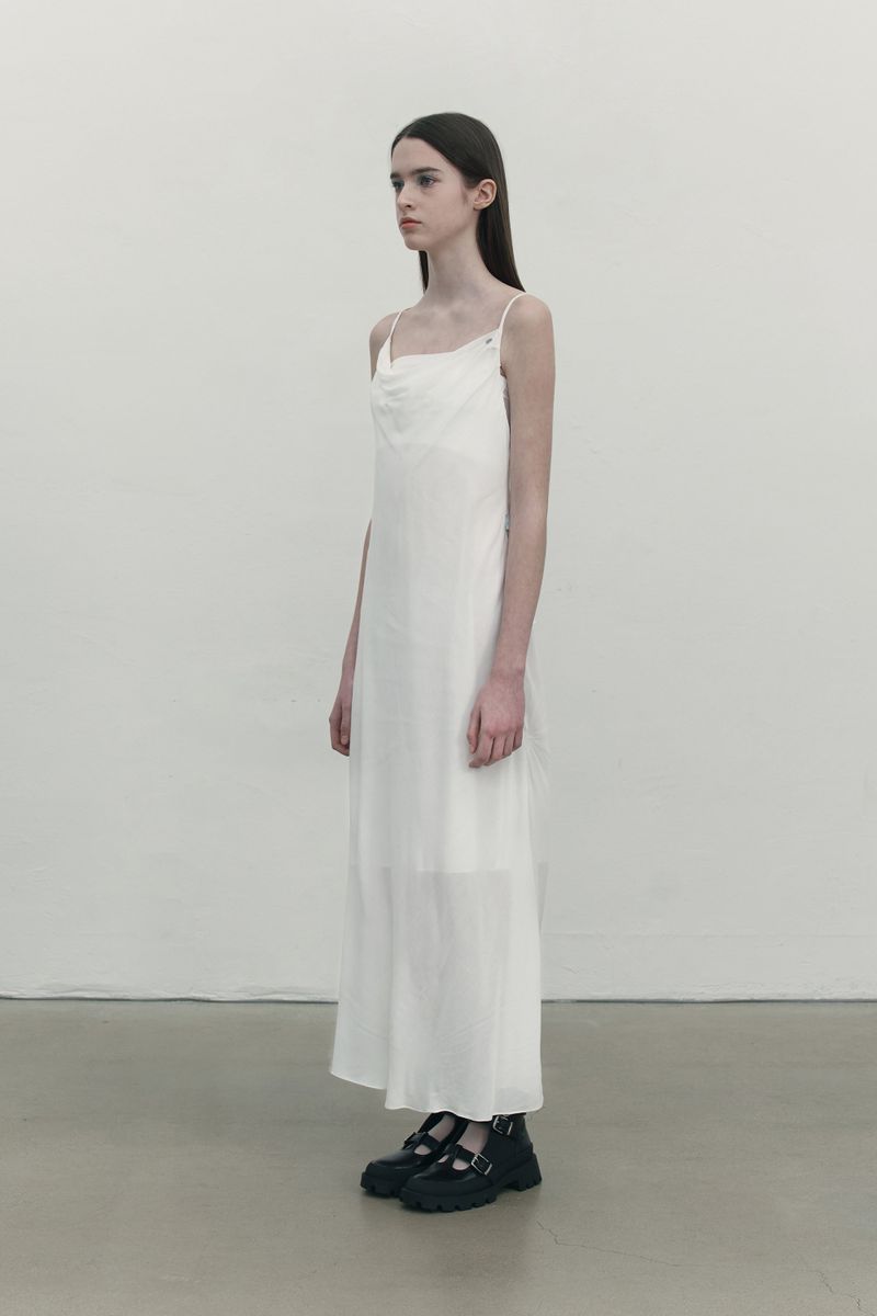 BACK POINT MAXI SLEEVELESS DRESS [IVORY]