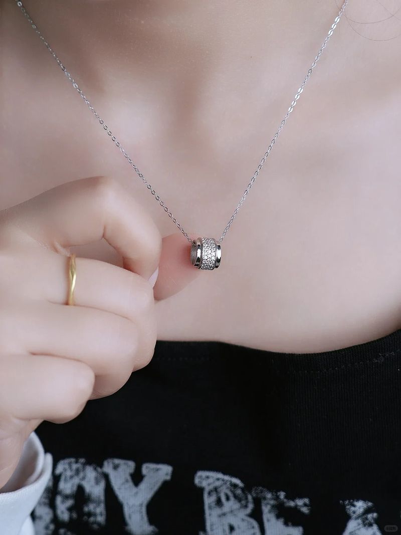 Really beautiful wheel necklace