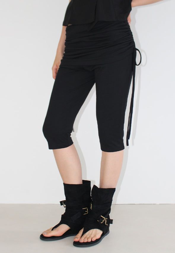 HIGH-NECK SLEEVELESS SHIRT