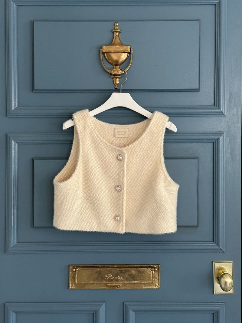Bear Bookle button vest