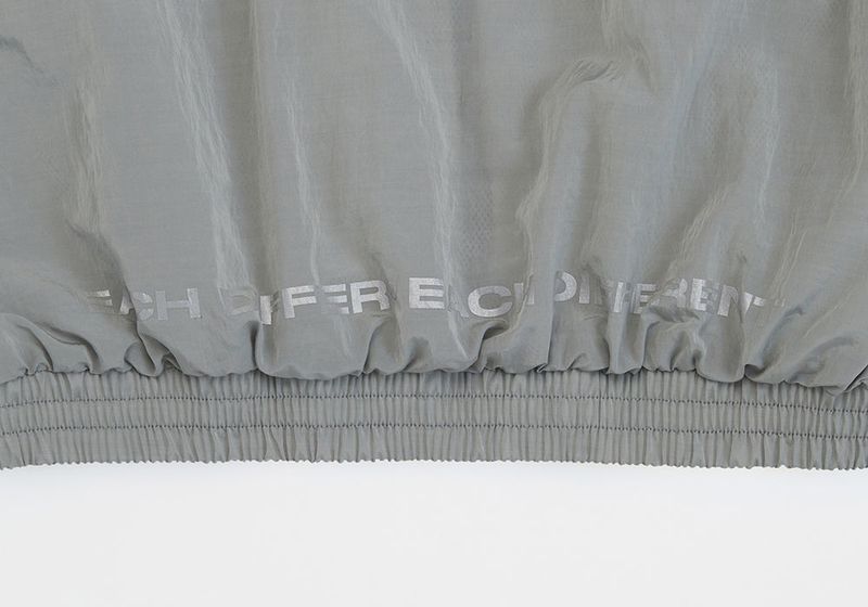 REFLECTIVE WIND BREAKER_GREY