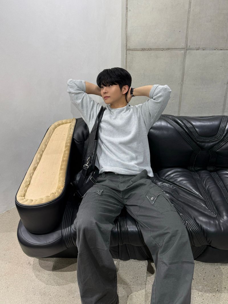 Deep garment pin dying cargo pants