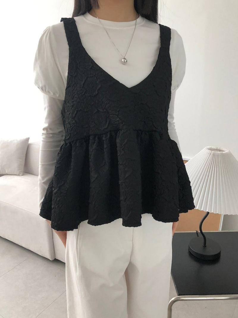 nobiyaka（ノビヤカ）の「Flower V  bustier （Tops）」