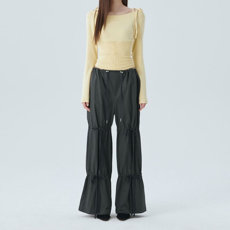 MOIFAIRE（モイフェア）の「DAS DOUBLE STRAP PANTS / CHARCOAL（Pants）」