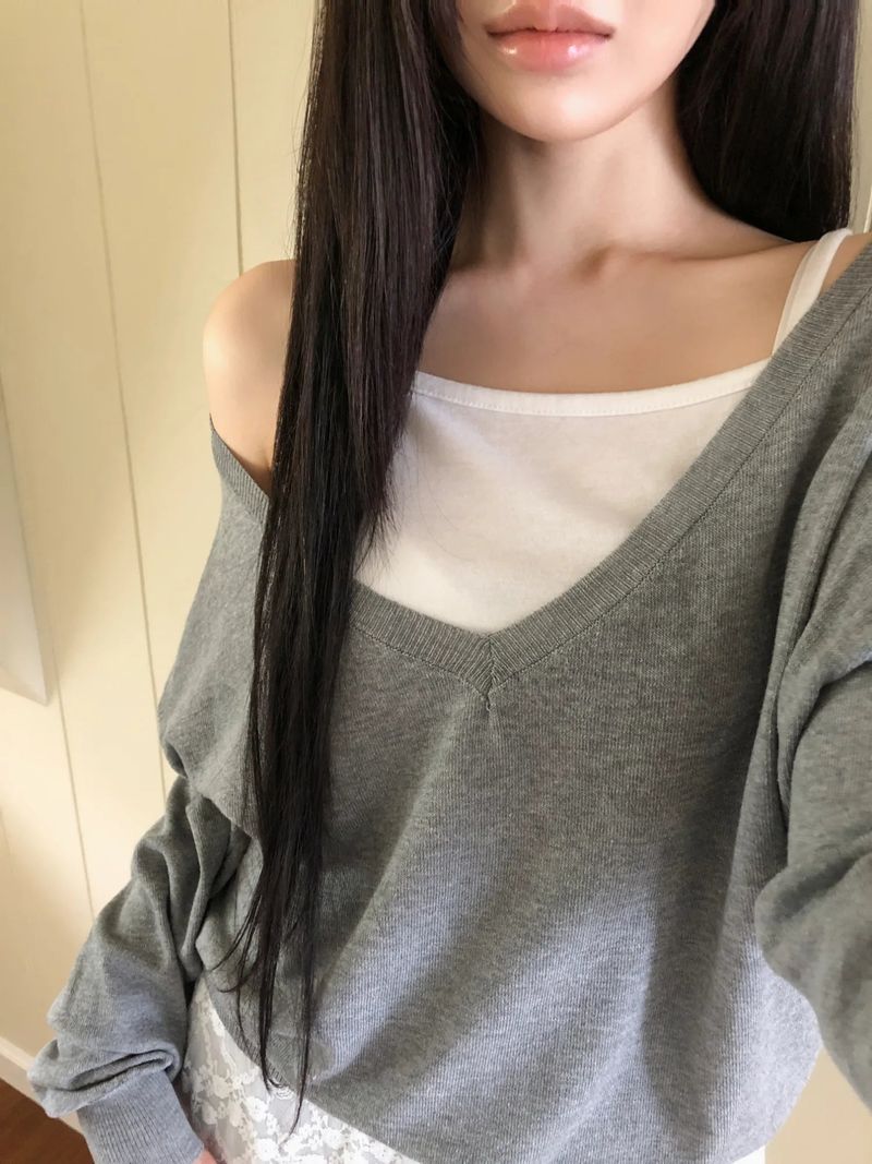 Seul Deep V-Neck Long-Sleeve Knit