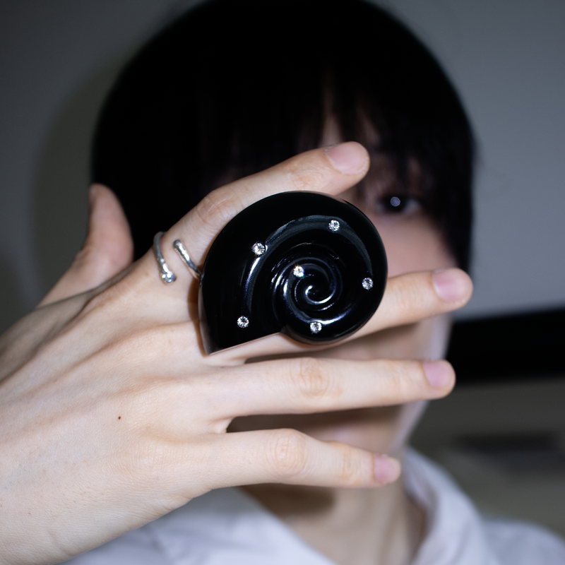 GETÁSENS（ゲタサンス）の「Ammonite Tok Standard_ Black（Smartphone Accessories）」
