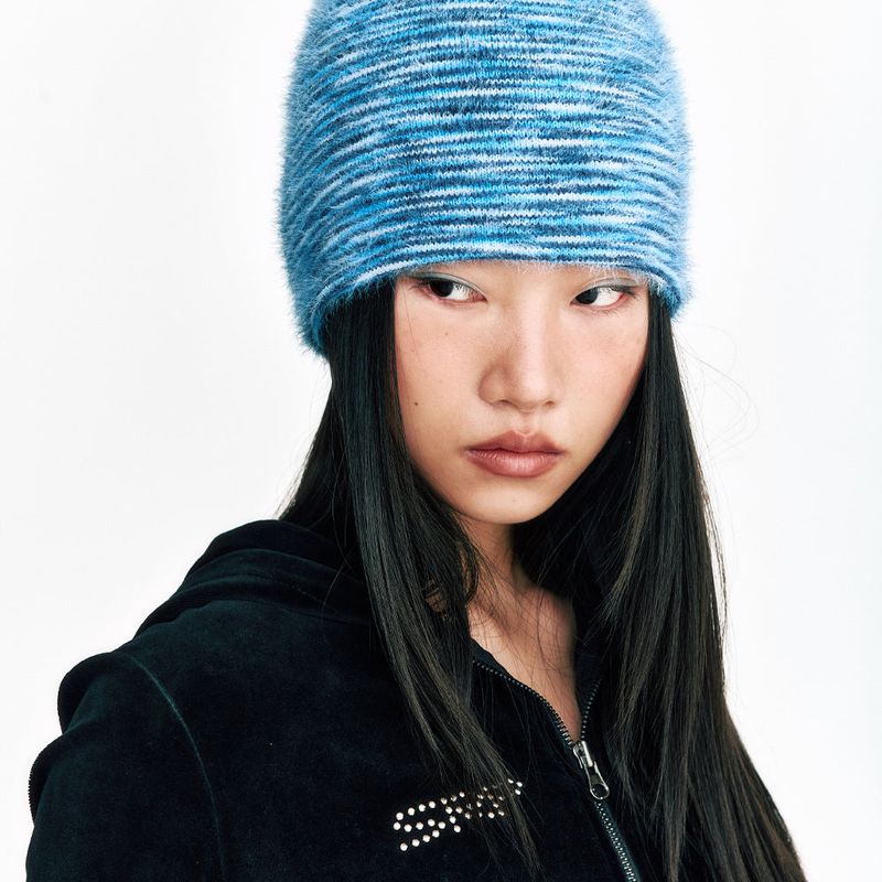 Soft Hairy Gradation Beanie Blue & Navy