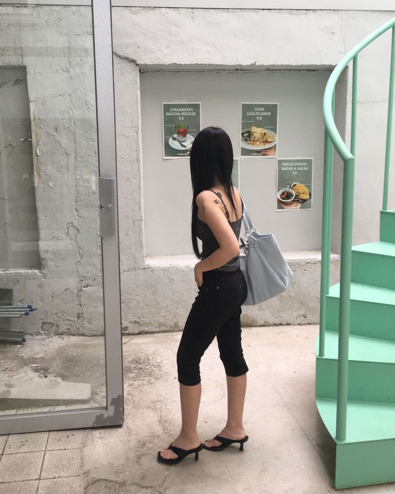 Lowrise capri pants