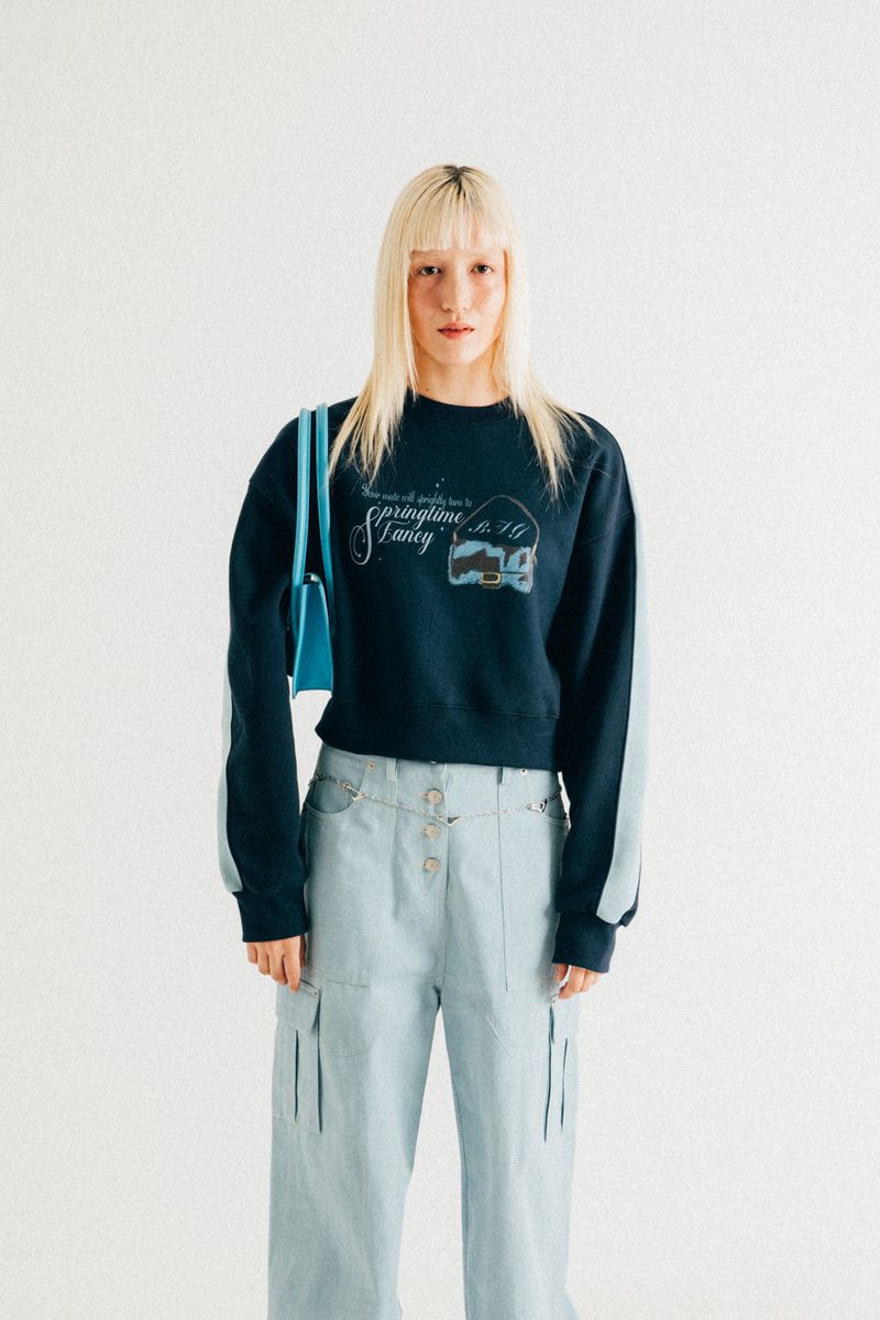 NAVY BAG CROP SWEATSHIRT (fleece)